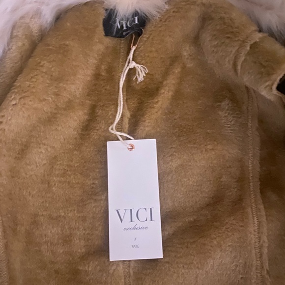 VICI   MAMMOTH POCKETED FAUX-FUR            LINED VEST - CAMEL - Picture 6 of 6